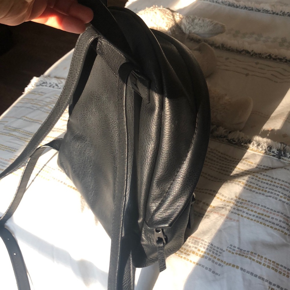 Backpack - Picture 3 of 4